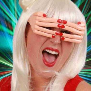 Bril vingers rood gelakte nagels carnavalskleding Valkenswaard