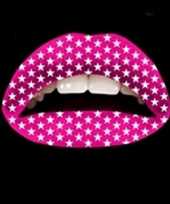 Lip tattoeage roze sterren