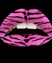 Roze lip tattoeage tijger